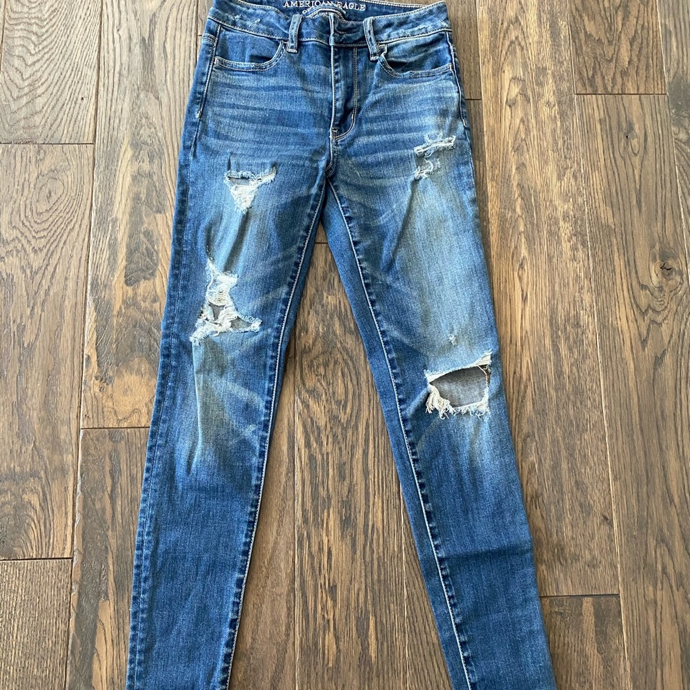 American Eagle Distressed Jeans- Super stretch